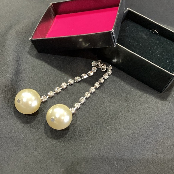 Avon Jewelry, Silvertone/Rhinestone Strand & Faux Pearl Ball Drop Earrings E-2 - Picture 8 of 8